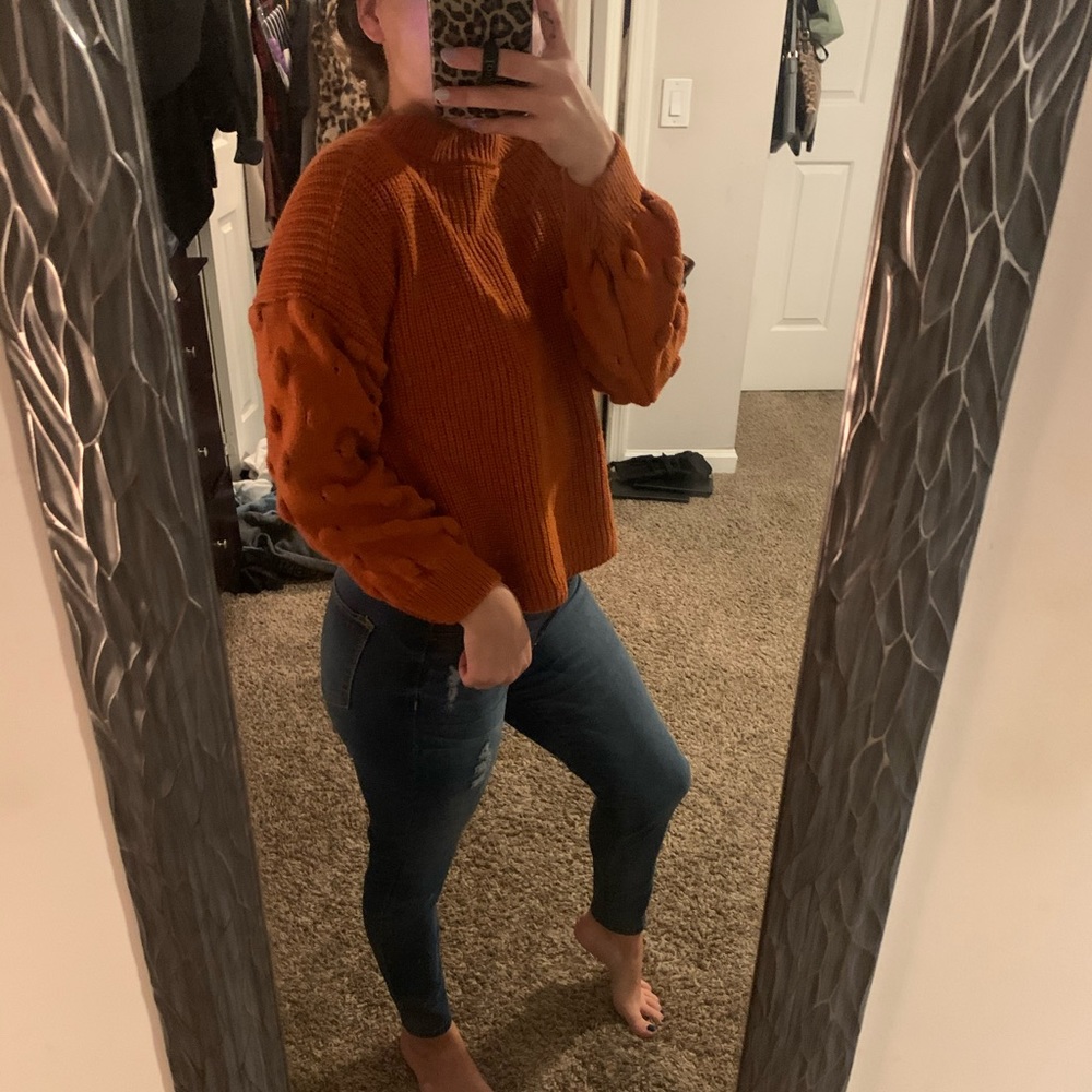 Cropped Sweater - Picture 3 of 3